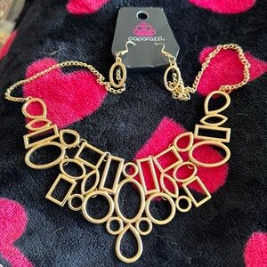Earrings/necklace